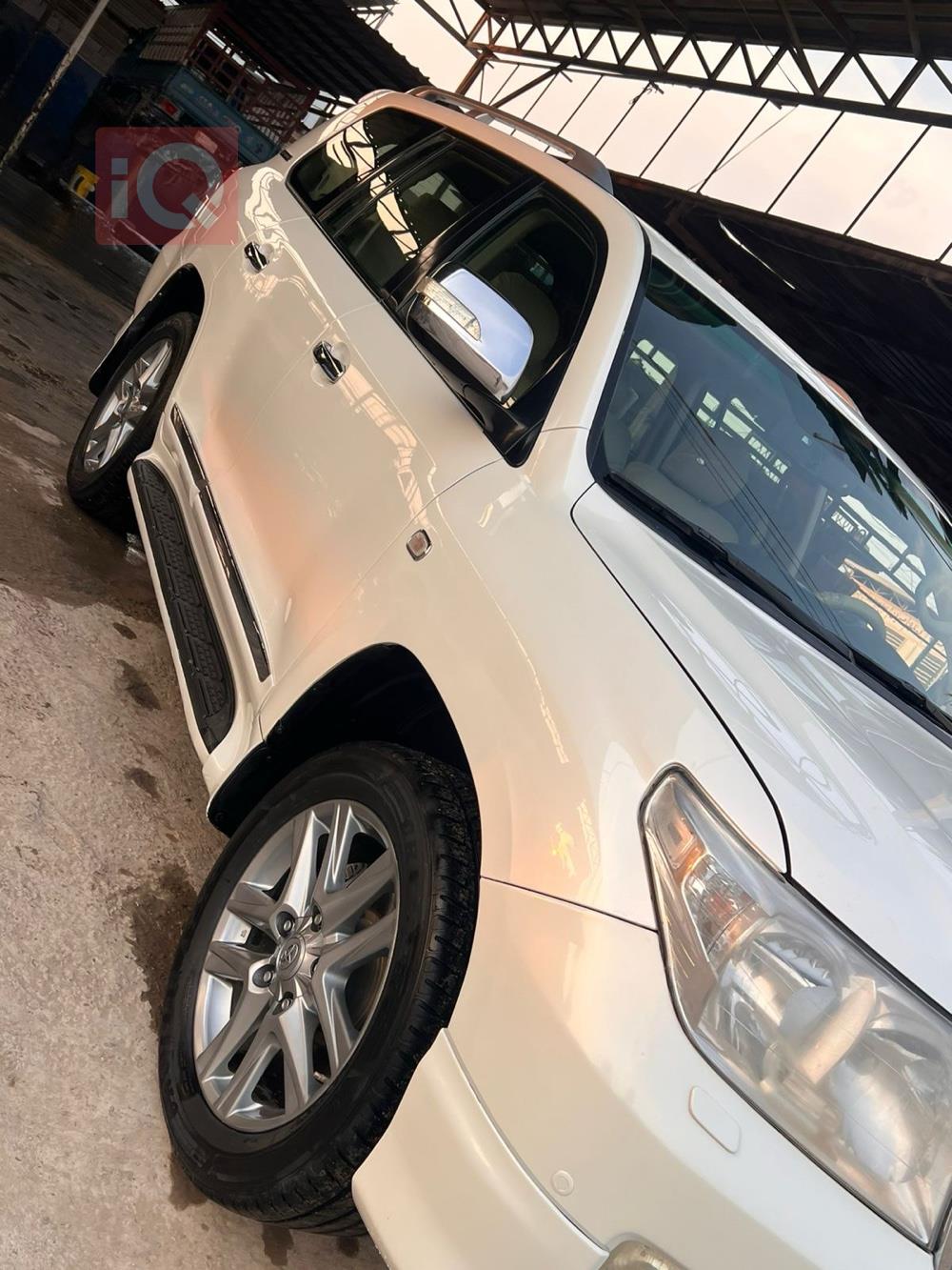 تۆیۆتا لاند کروزەر